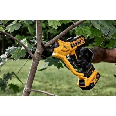 7. DCMPP568P1 DEWALT Cordless Pruner 38mm