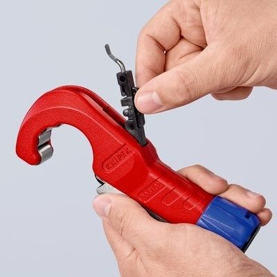 4. Knipex 90 31 02 SB hand pipe cutting tool Pipe cutter