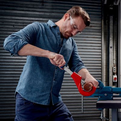 54. Knipex 90 31 03 BK hand pipe cutting tool Pipe cutter