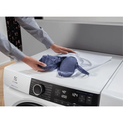 16. ELECTROLUX M5WPWB01 laundry bags