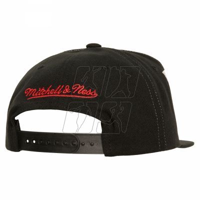 2. Mitchell &amp; Ness Varsity Bust Snapback Chicago Bulls Cap HHSS6461-CBUYYPPPBLCK