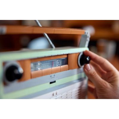 10. LEGO Icons 10334 - Retro Radio
