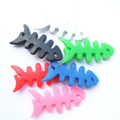 9. Fish-shaped headphone cable wrap - green