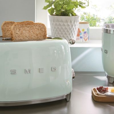 10. SMEG TSF01PGEU toaster pastel green