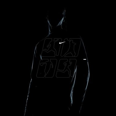 6. T-shirt Nike Dri-FIT Element M DD4756-309
