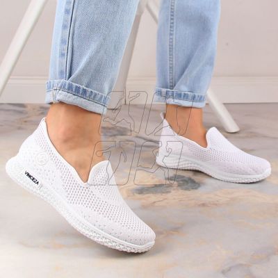 3. Vinceza W JAN190B sports shoes, white