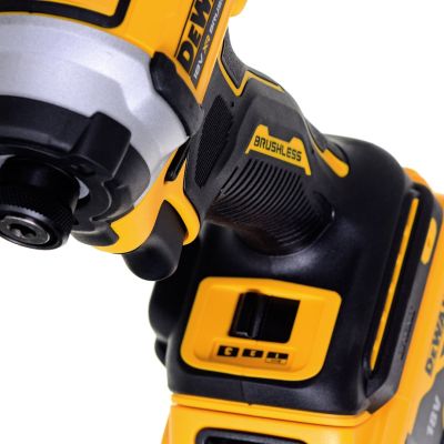 9. Impact driver 18V, 2x5.0Ah DCF850P2T TSTAK DEWALT