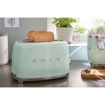 15. SMEG TSF01PGEU toaster pastel green