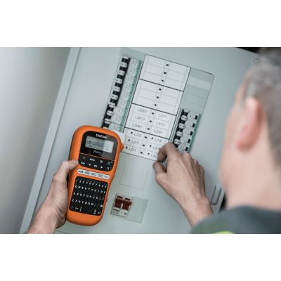 3. Brother PTE110VPYP1 label printer 180 x 180 DPI 20 mm/s TZe QWERTY