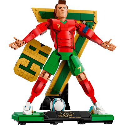 12. LEGO Editions 43016 - Cristiano Ronaldo - Football Legend