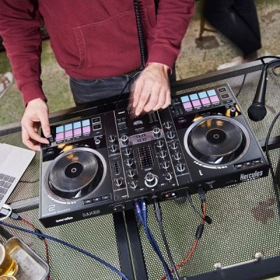 17. Hercules DJControl Inpulse 500 - 2-channel DJ controller