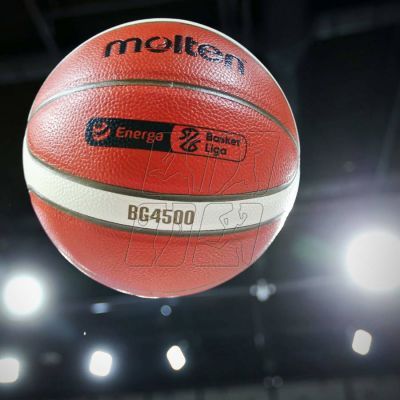 2. Molten Basketball B7G4500-PL