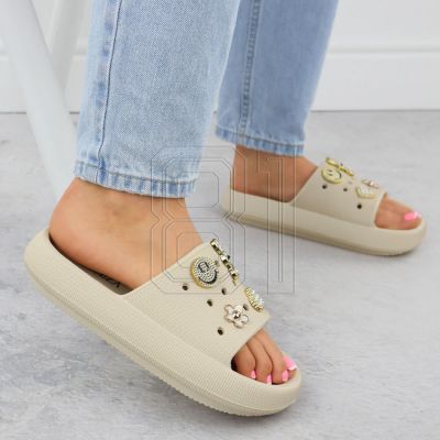 7. Vinceza W 76055 JAN404B flip-flops