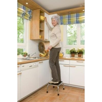 2. Non-slip Step Stool