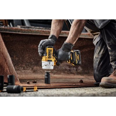 8. DeWALT DCF961NT-XJ Cordless Screwdriver/Impact Wrench 1200 RPM