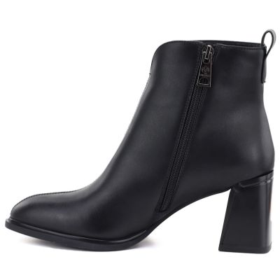 8. Women's black leather high-heeled ankle boots Vinceza 67057