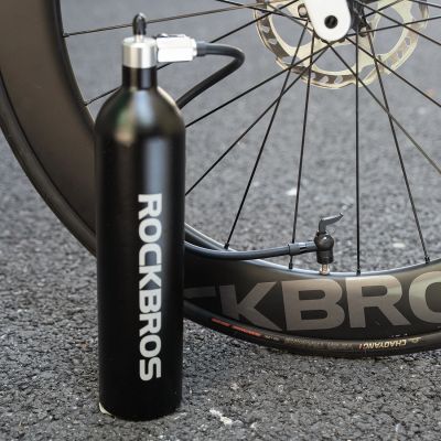 7. Rockbros Tubeless Tire Inflator 200 PSI 1.2l - Black
