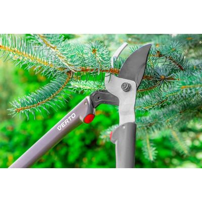 2. Verto 15G255 Garden branch pruner