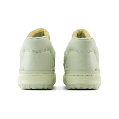 6. New Balance unisex BB550MCC shoes