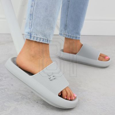 6. Vinceza W 75210 flip-flops JAN403A