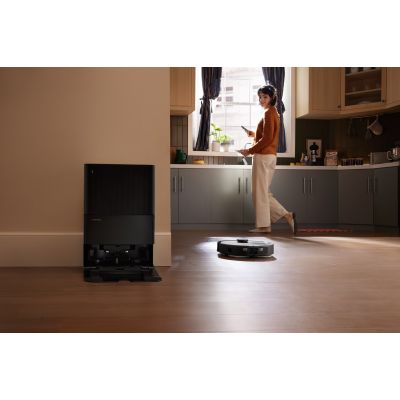 24. Roborock Qrevo 5AE black cleaning robot