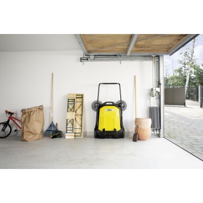 11. Kärcher S 6 Twin Electric Brush Black, Yellow