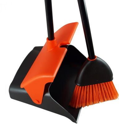 15. BRUSH AND DUST PAN SWEEPING SET