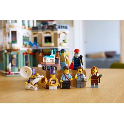 15. LEGO Icons 11371 - Shopping Street