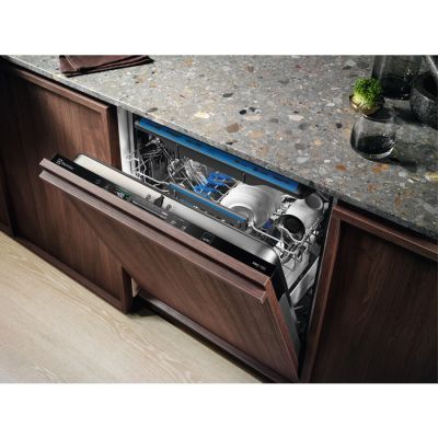 4. Built-in dishwasher ELECTROLUX EEM48321L TimeBeam time display