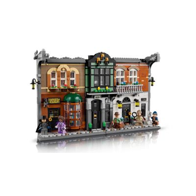4. LEGO ICONS 10351 Sherlock Holmes: Book nook