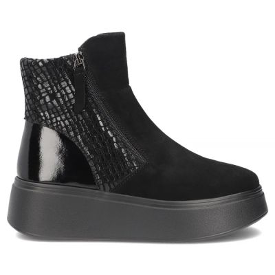 2. Women's leather ankle boots on a black platform Filippo DBT8077/26