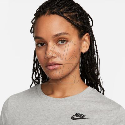 6. Nike Sportswear T-shirt W DX7902 063