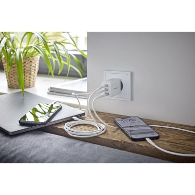 4. Intenso POWER ADAPTER 1XUSB-A/2XUSB-C/7806512 Universal White Alternating current Fast charging Internal