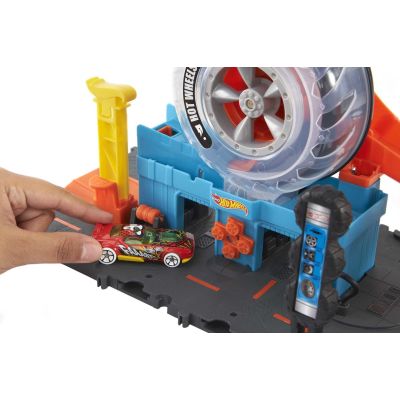 5. Hot Wheels Racing Tire Workshop Set HDP02 MATTEL