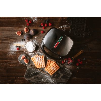 13. CAMRY CR 3057 Toaster