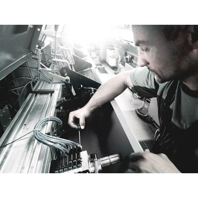 2. Set of TORX BO precision screwdrivers with hole + stand, 6 pcs.