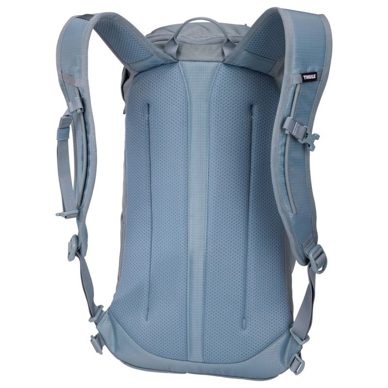 11. Thule AllTrail Daypack 18 L - pond