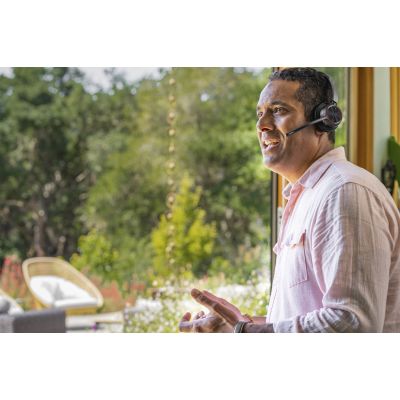 33. POLY Voyager 4310 USB-C Headset + BT700 Adapter + Charging Dock