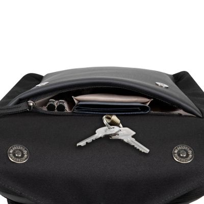 14. Rivacase 8521 33.8 cm (13.3") Backpack Black
