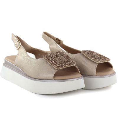 4. Women's sandals on a thick platform, gold Potocki SZ12590