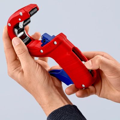 29. Knipex 90 23 01 BK hand pipe cutting tool Pipe cutter
