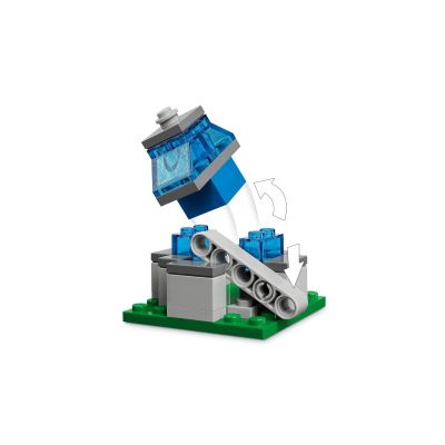 18. LEGO Minecraft 21273 Balloon Ghast Village Attack (SALE)