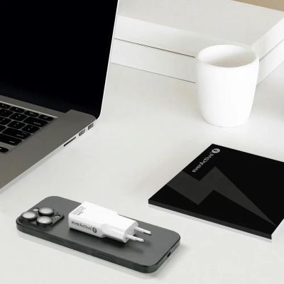 14. EVERACTIVE WALL CHARGER 1 x USB, 1 x USB-C QUICK CHARGE 3.0 20W SUPER SLIM WHITE SC-340Q