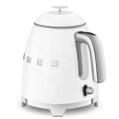 6. SMEG KLF05WHEU electric kettle white