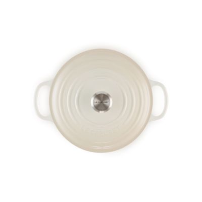 5. Le Creuset Signature Roaster Round Meringue Pan 26cm