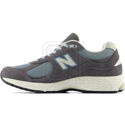 9. New Balance M2002RFB sports shoes