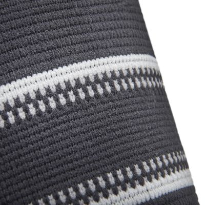 3. adidas S ADSU-12521BK Knee Support