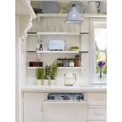 29. Smeg KLF03CREU Electric Kettle 1.7 L 2400 W Cream