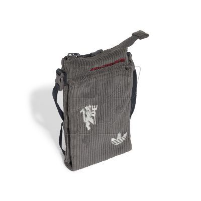 3. Adidas Manchester United JF8350 bag