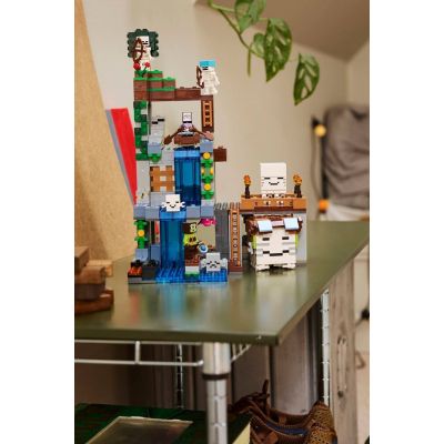 7. LEGO Minecraft 21597 - Ghast Station